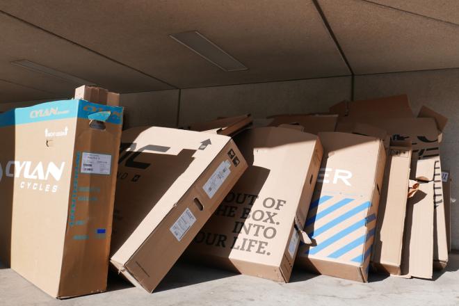 Neue Modelle von Riese & Müller angeliefert beim Velo Zürich, dem grössten R&M-Händler der Schweiz